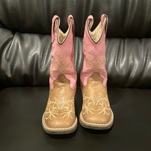 Old West girls cowboy boots; Decorative stitching detail; Light pink and tan